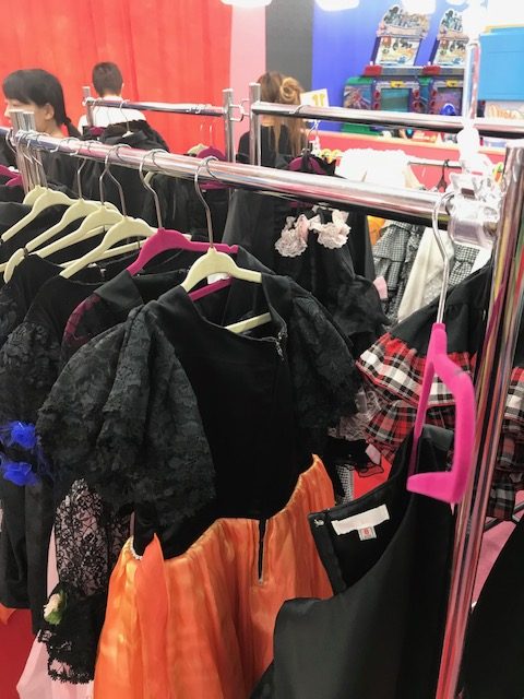 服が数百着