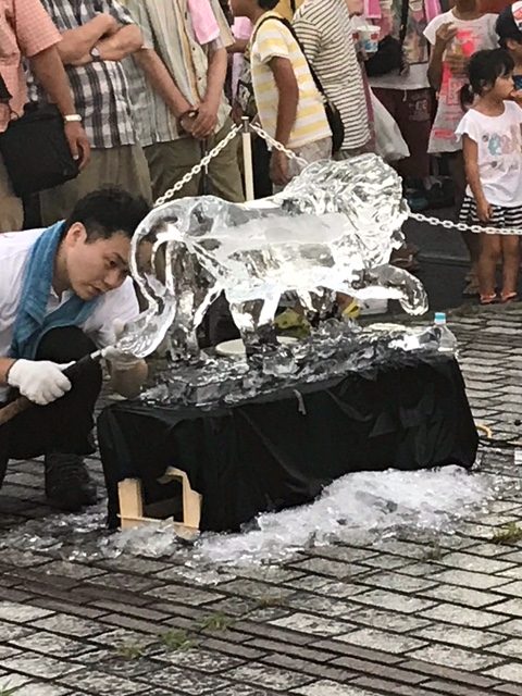 氷の彫刻2